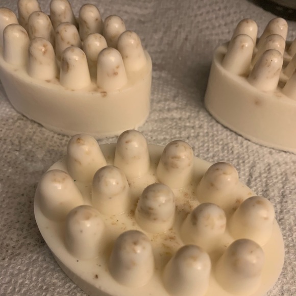 Oatmeal Milk and Honey Oat Scrub Bar - Picture 2 of 3